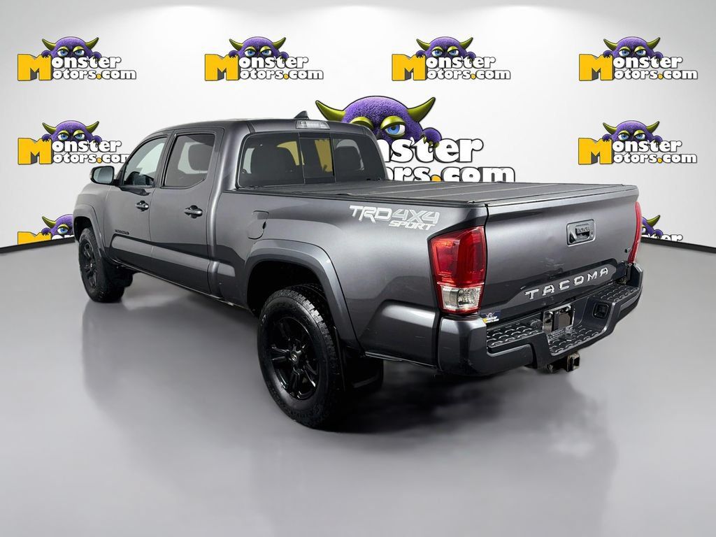 Used 2017 Toyota Tacoma TRD Sport AWD/4WD image 7