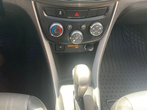 Used 2019 Chevrolet Trax LT w/ LT Convenience Package FWD image 14