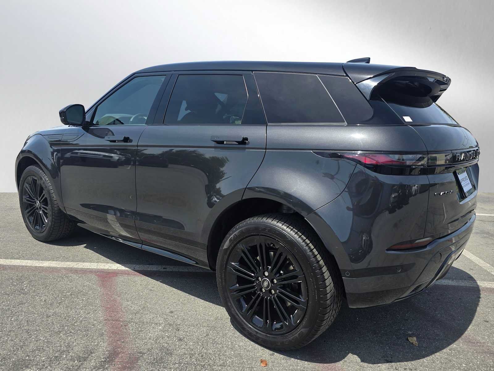 Used 2026 Land Rover Range Rover Evoque Dynamic SE AWD/4WD image 3