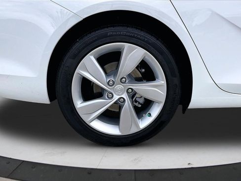 Used 2019 Buick Regal Preferred w/ Sights and Sounds Package image 37