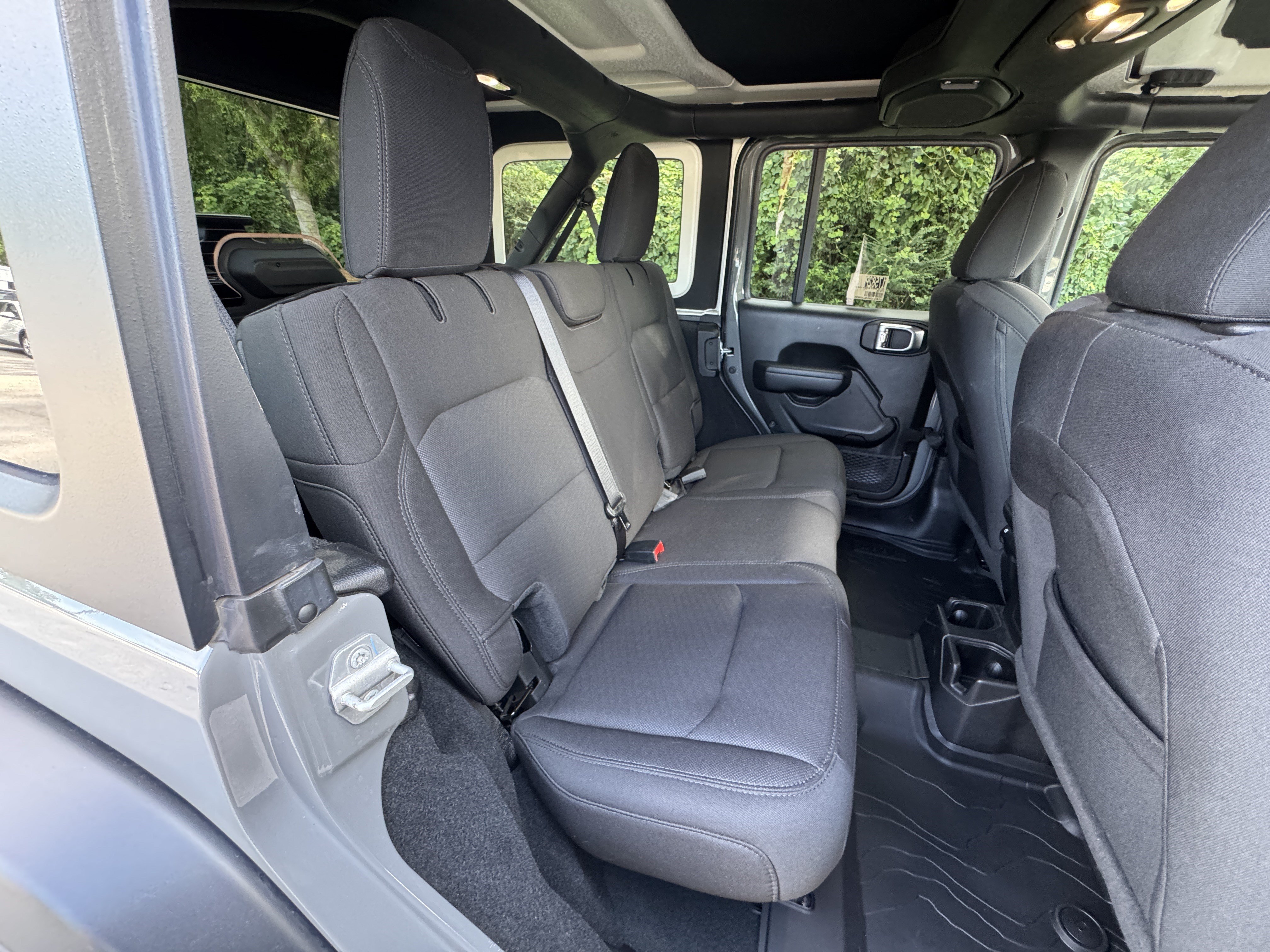 Used 2022 Jeep Wrangler Unlimited Sport AWD/4WD image 17