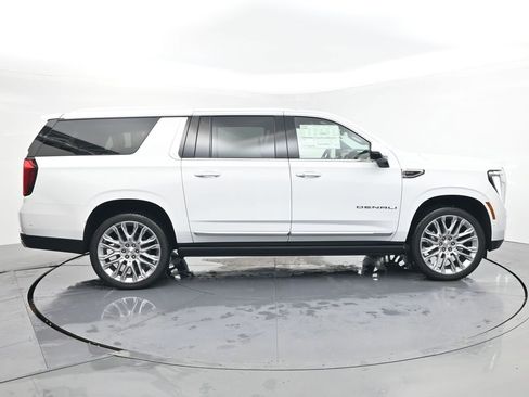 New 2025 GMC Yukon XL Denali w/ Denali Reserve Package image 6