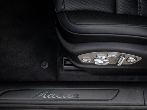 Certified 2026 Porsche Macan image 21