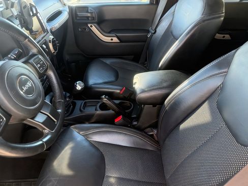 Used 2016 Jeep Wrangler Unlimited Sahara image 18