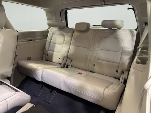 Used 2020 Lincoln Navigator Reserve w/ Luxury Package RWD image 11