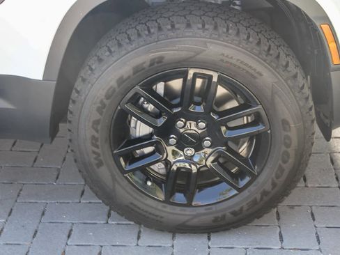 New 2026 Land Rover Defender 110 S image 9