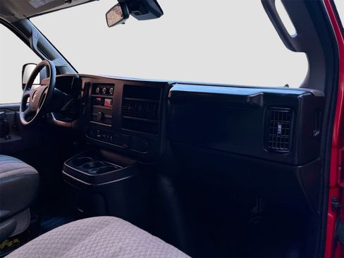 Used 2024 Chevrolet Express 2500 image 24