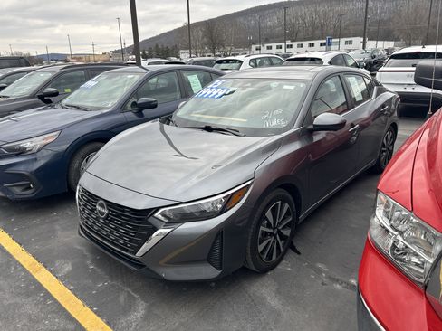 Used 2025 Nissan Sentra SV w/ SV Premium Package image 2
