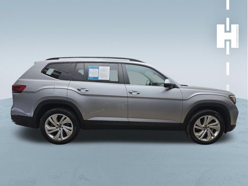 Used 2023 Volkswagen Atlas SE w/ Panoramic Sunroof Package FWD image 3