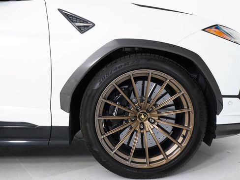 Used 2023 Lamborghini Urus Performante AWD/4WD image 15