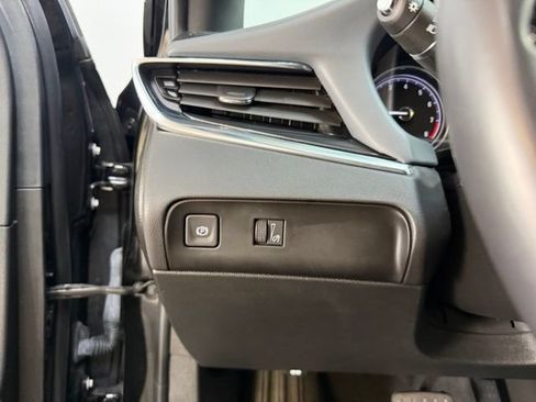 Used 2023 Buick Enclave Essence AWD/4WD image 17