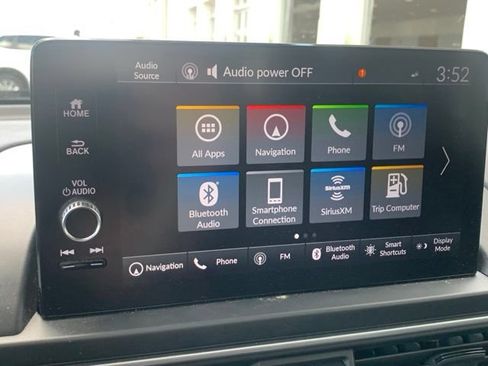 Used 2024 Honda Pilot Touring image 15
