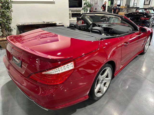Used 2015 Mercedes-Benz SL 550 w/ Driver Assistance Package image 2