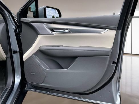 Used 2025 Cadillac XT5 Premium Luxury w/ Technology Package AWD/4WD image 19