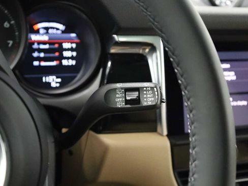 New 2026 Porsche Macan image 30