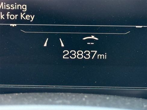 Used 2025 GMC Yukon XL Denali image 16