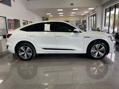 Used 2024 Audi Q8 e-tron Premium AWD/4WD image 6
