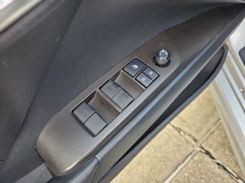 Used 2021 Toyota Camry SE FWD image 13