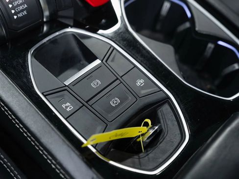 Used 2019 Lamborghini Urus image 18