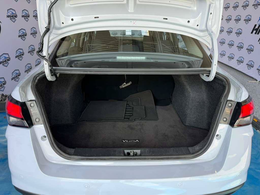 Used 2024 Nissan Versa SR FWD image 20