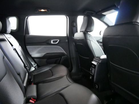 Used 2024 Jeep Compass Latitude image 24