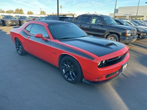 Used 2022 Dodge Challenger R/T w/ Blacktop Package image 8