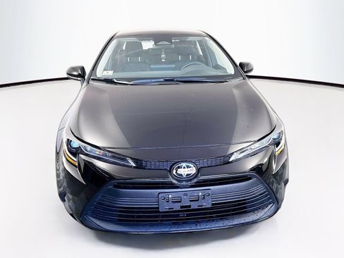 Certified 2025 Toyota Corolla LE FWD image 2