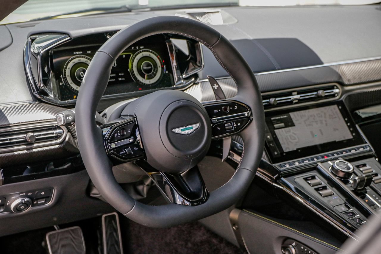 Used 2025 Aston Martin V8 Vantage Coupe RWD image 15