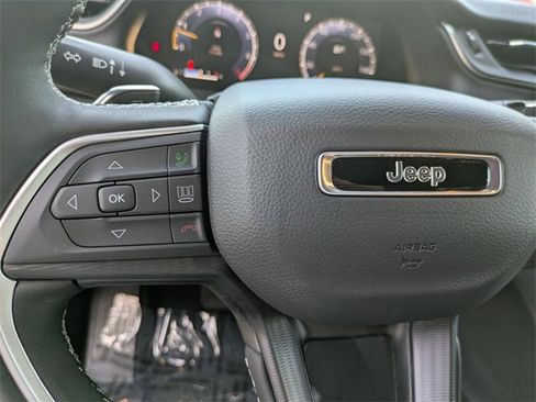 New 2025 Jeep Grand Cherokee Laredo w/ Luxury Tech Group I image 16