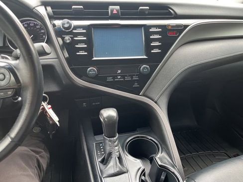 Used 2018 Toyota Camry SE image 24