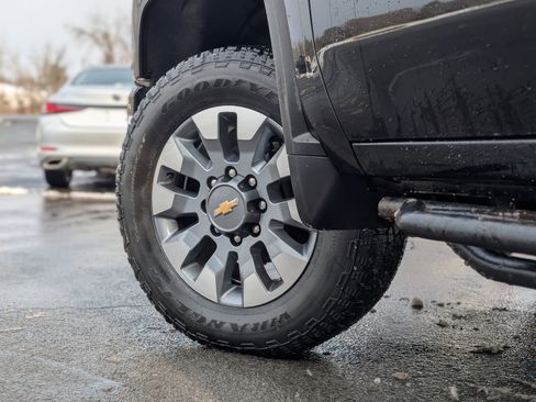 Used 2024 Chevrolet Silverado 2500 Custom w/ Custom Value Package image 6