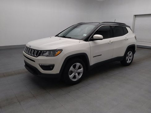 Used 2019 Jeep Compass Latitude FWD image 2