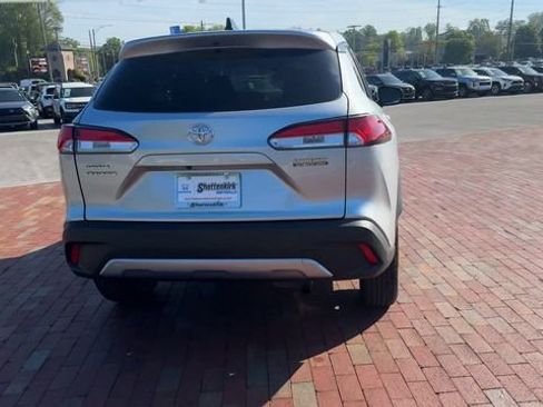 Used 2024 Toyota Corolla Cross L FWD image 2