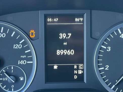 Used 2018 Mercedes-Benz Metris Passenger image 4