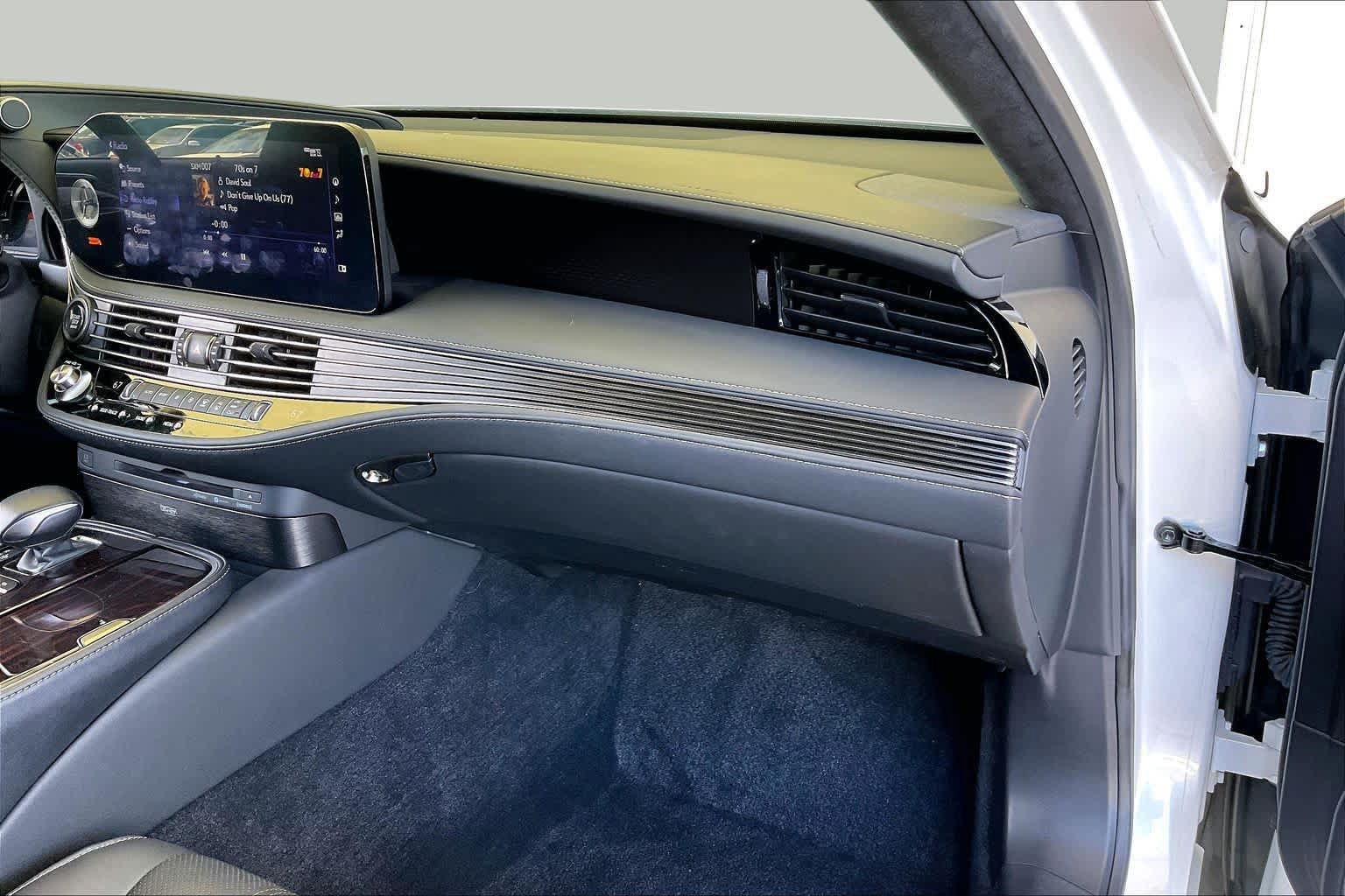 Used 2022 Lexus LS 500 w/ Interior Upgrade Package RWD image 16