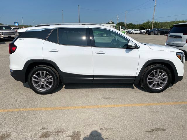 Used 2024 GMC Terrain SLT FWD image 7