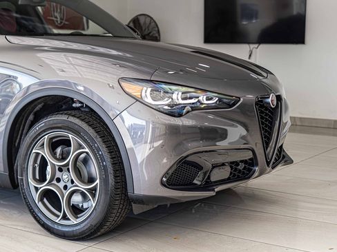 New 2025 Alfa Romeo Stelvio Sprint image 3
