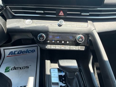 Used 2025 Hyundai Elantra SEL FWD image 25