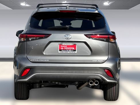 New 2026 Toyota Highlander XLE image 8