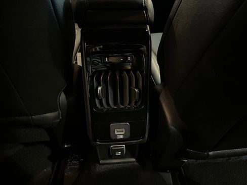 Used 2025 Jeep Compass Limited image 23