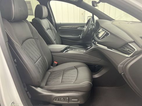 Used 2023 Buick Enclave Avenir image 23