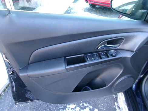 Used 2016 Chevrolet Cruze LT image 7