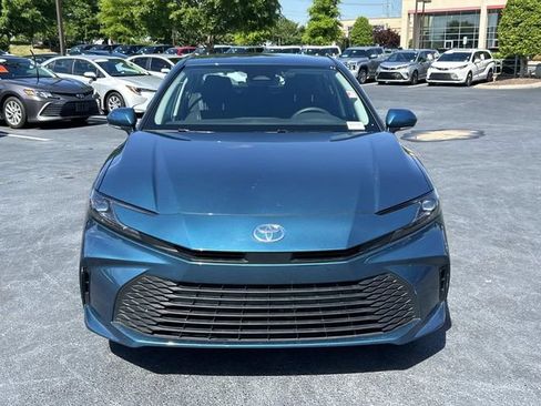 Used 2025 Toyota Camry LE w/ Convenience Package FWD image 9