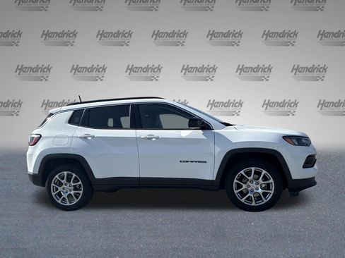Used 2022 Jeep Compass Latitude image 10