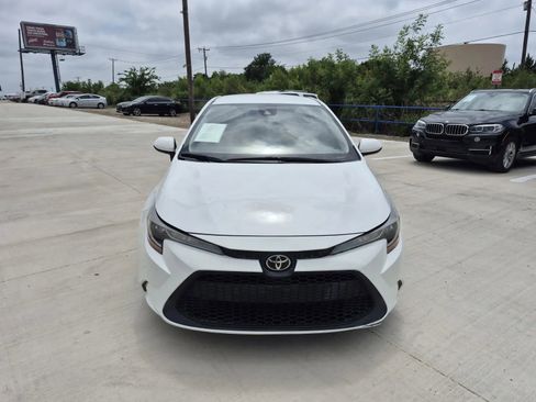 Used 2020 Toyota Corolla LE FWD image 3