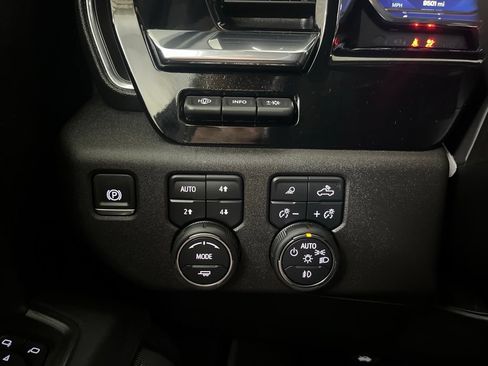 Used 2025 Chevrolet Silverado 1500 LTZ w/ Technology Package AWD/4WD image 61