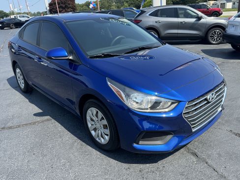 Used 2022 Hyundai Accent SE w/ Cargo Package FWD image 4