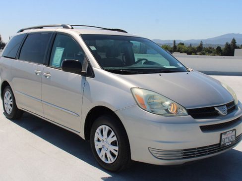 Used 2004 Toyota Sienna LE FWD image 2