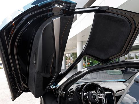 Used 2025 McLaren 750S RWD image 55