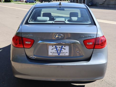 Used 2010 Hyundai Elantra SE FWD image 6